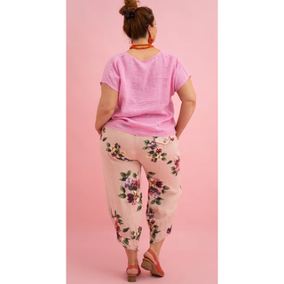 Our Penny Floral Pants – where style meets comfort. Picture yourself in cropped elegance, adorned with a charming cuffed hem and three wood buttons, exuding subtle sophistication with a slight balloon effect. These one-size-fits-all wonders (10-16) are not just pants; they're an invitation to effortless chic.